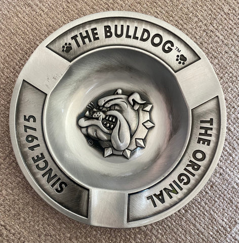 The Bulldog Posacenere in metallo con logo a rilievo